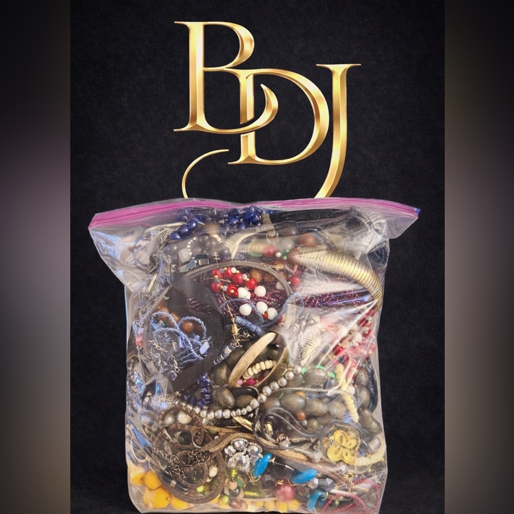 Discovery Lot • 1LB • Vtg Costume Bling • Gold/Silver • Pearls • Rhinestones✨ 💎